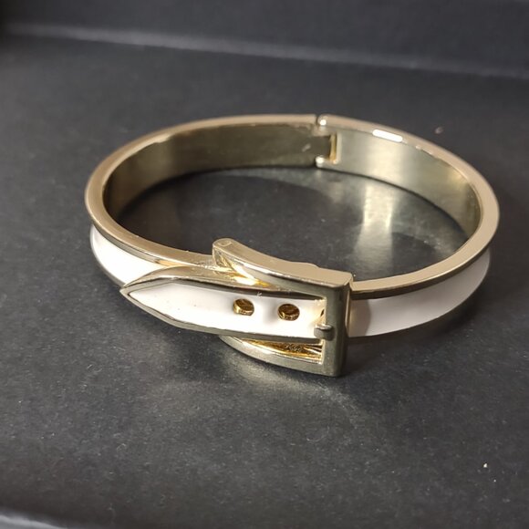 7 Inch White And Gold Tone Belt Buckle Bracelet - Picture 5 of 8